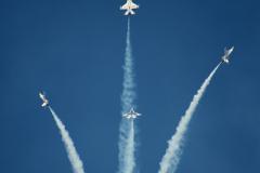 USAF Thunderbirds performing the High Bomb Burst
