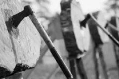 VikingsCon Hammer throwing at logs