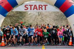 Holiday Hustle people running a 5k
