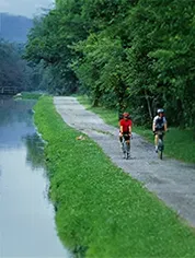 Bicycling along the C&amp;O Canal Towpath