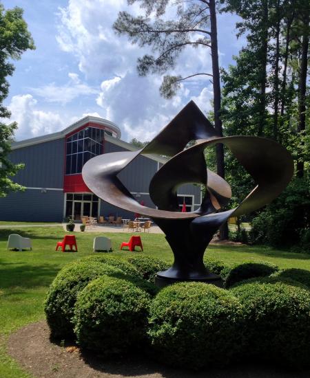 This Smithsonian affiliate showcases its art in surrounding gardens and makes for an affordable way to spend the day.