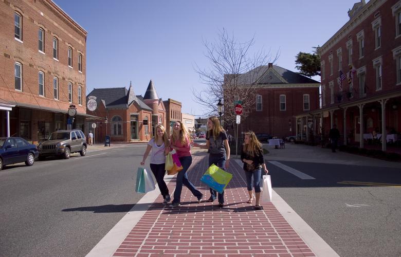 Women shoppers in downtown Berlin
