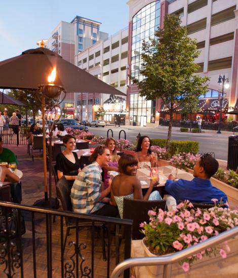 Dine al fresco on a spectacular weekend away in National Harbor.