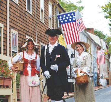 tour guides in Colonial dress