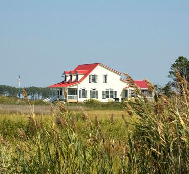 Elliot Island is a quaint waterfront village south of Vienna with great views of wetlands and waterfront.
